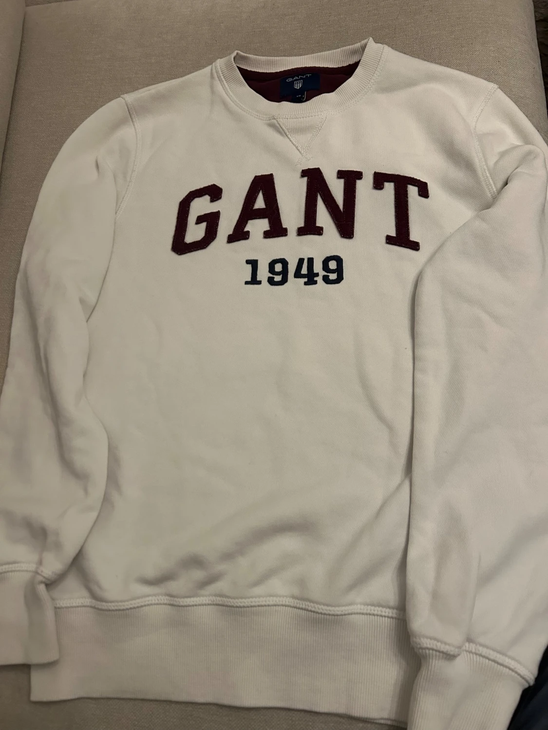 Vit sweatshirt från GANT med tryck