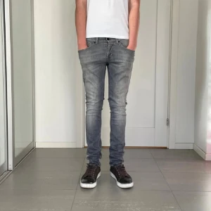Dondup’s - Feta Dondup’s till ett bra pris, jeansen är knappt använda och passar ”slimfit” Storleken är Dondup storlek 30. Priset är inte hugget i sten, vid fler frågor så är det bara komma DM 📩