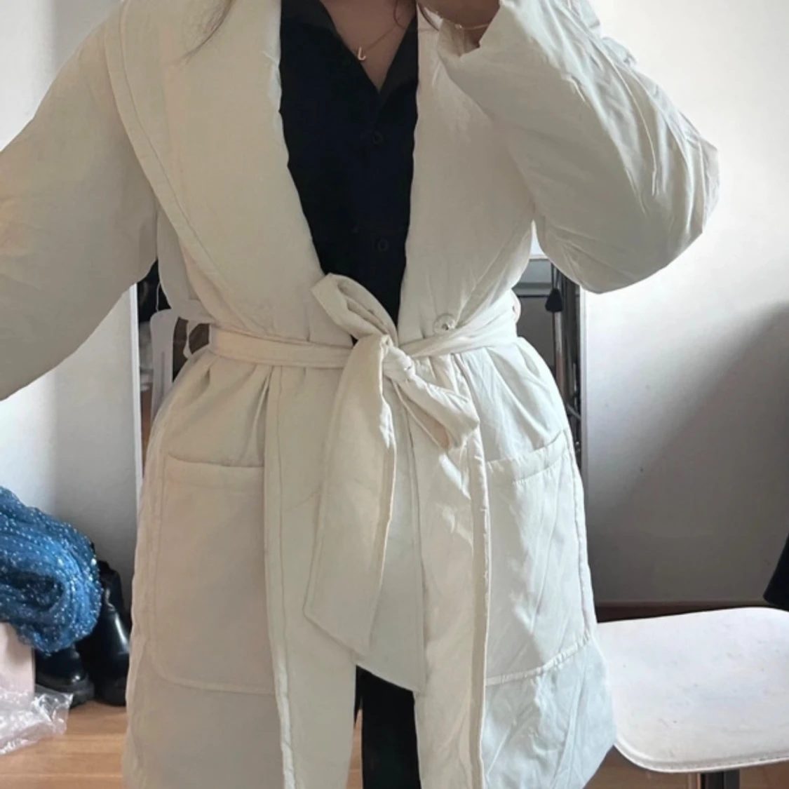 Vit quiltad pufferjacka med bälte - 2