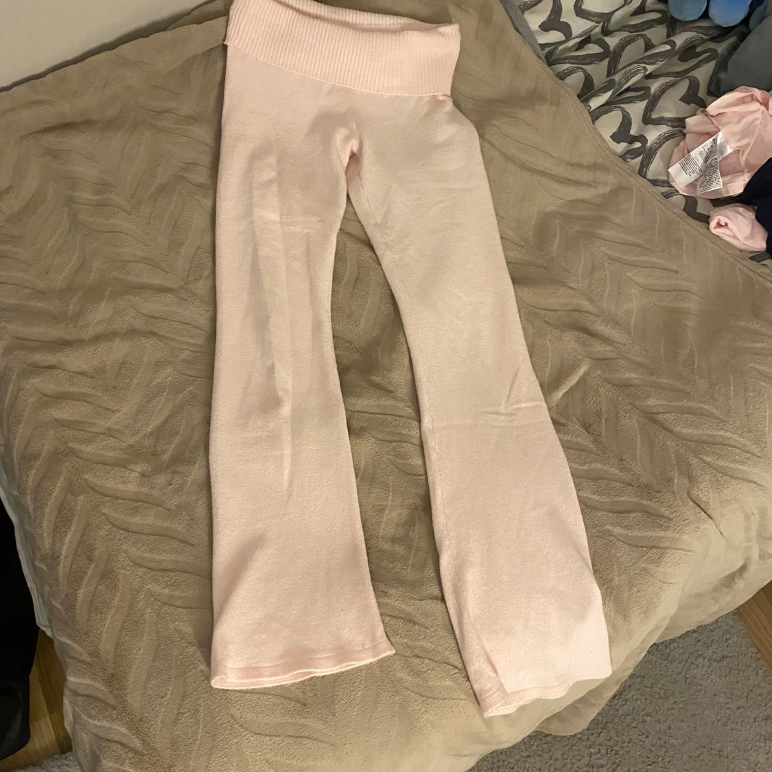 Ljusrosa stickade byxor Gina Tricot - 1