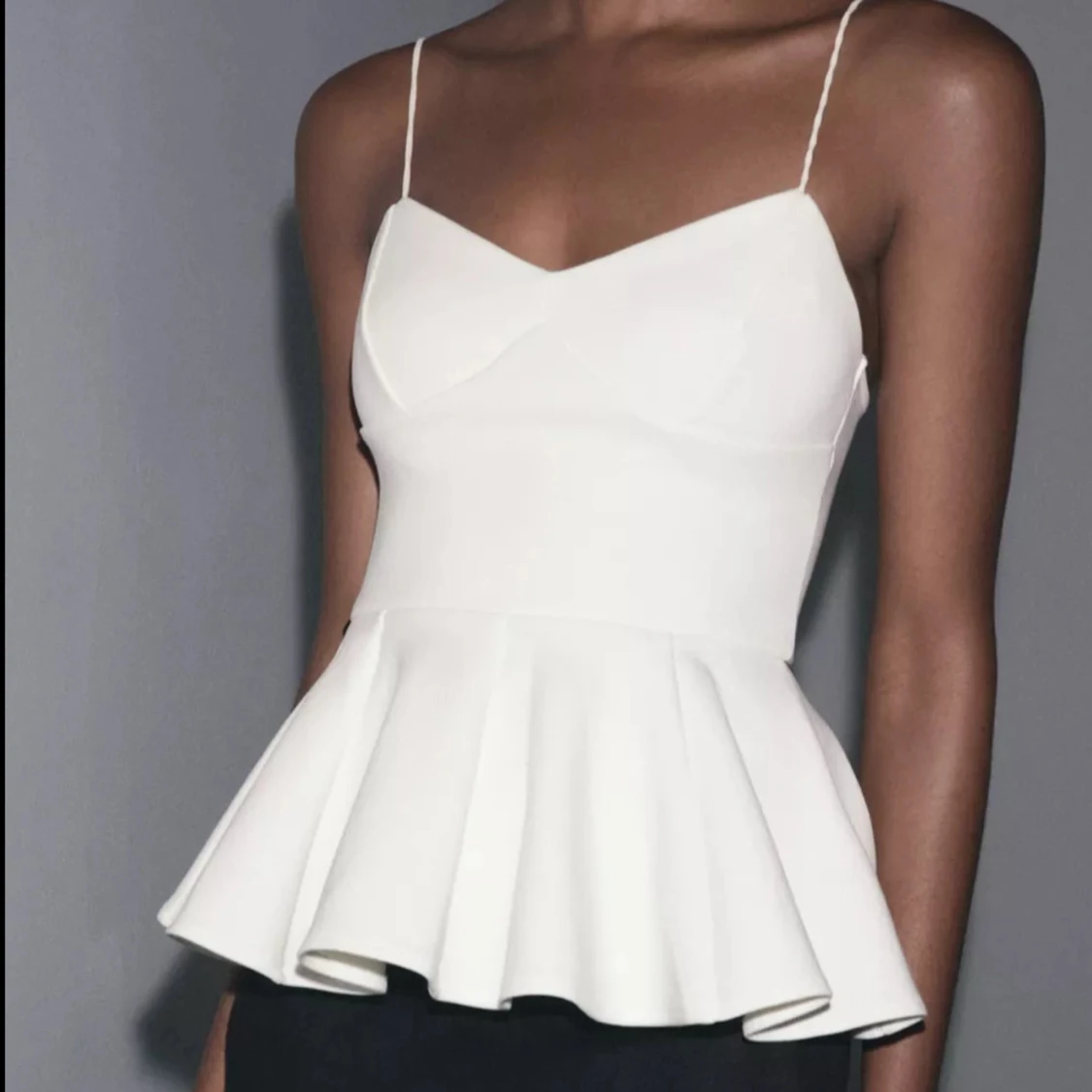 Vit peplum linnetopp med smala axelband - 1