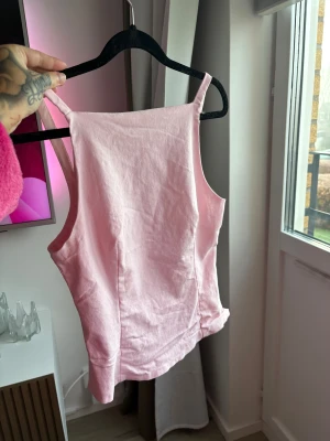 Topp från New yorker  - Storlek L, (liten i storlek, passar mig som har S/M) i nyskick! 🩷