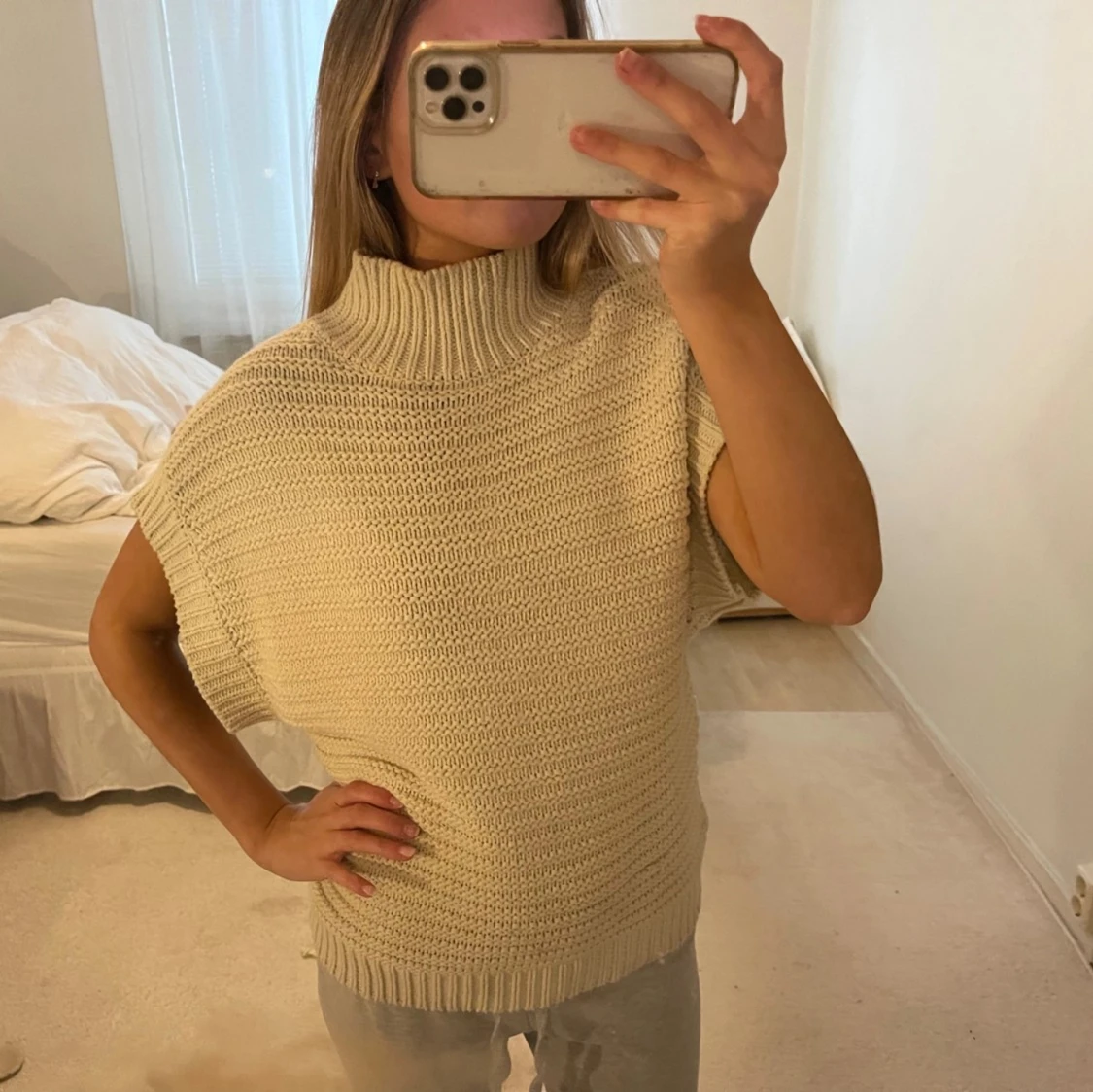 Beige stickad polotröja  - 2