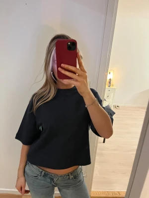 T shirt  - från Gina! Storlek XXS men oversize så passar s/m. Tjockare material 