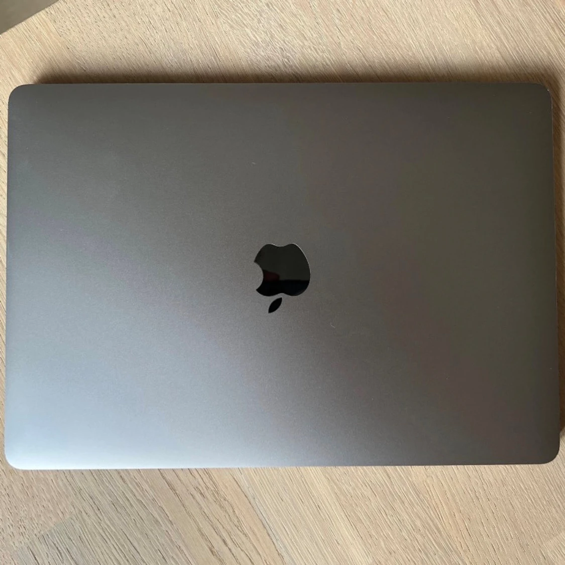 MacBook Pro 13-tum 2019 -(Tuch Bar) - 1