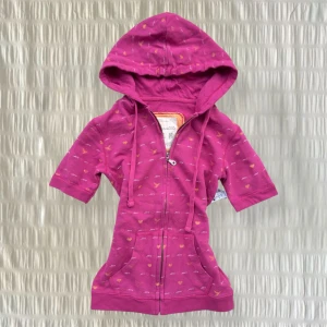 Jennifer’s Body aesthetic rare y2k zip up hoodie  - helt ny 2000-tals kortärmad rosa zip hoodie från Aeropostale 🩷väldigt eftertraktad och svår att få tag på
