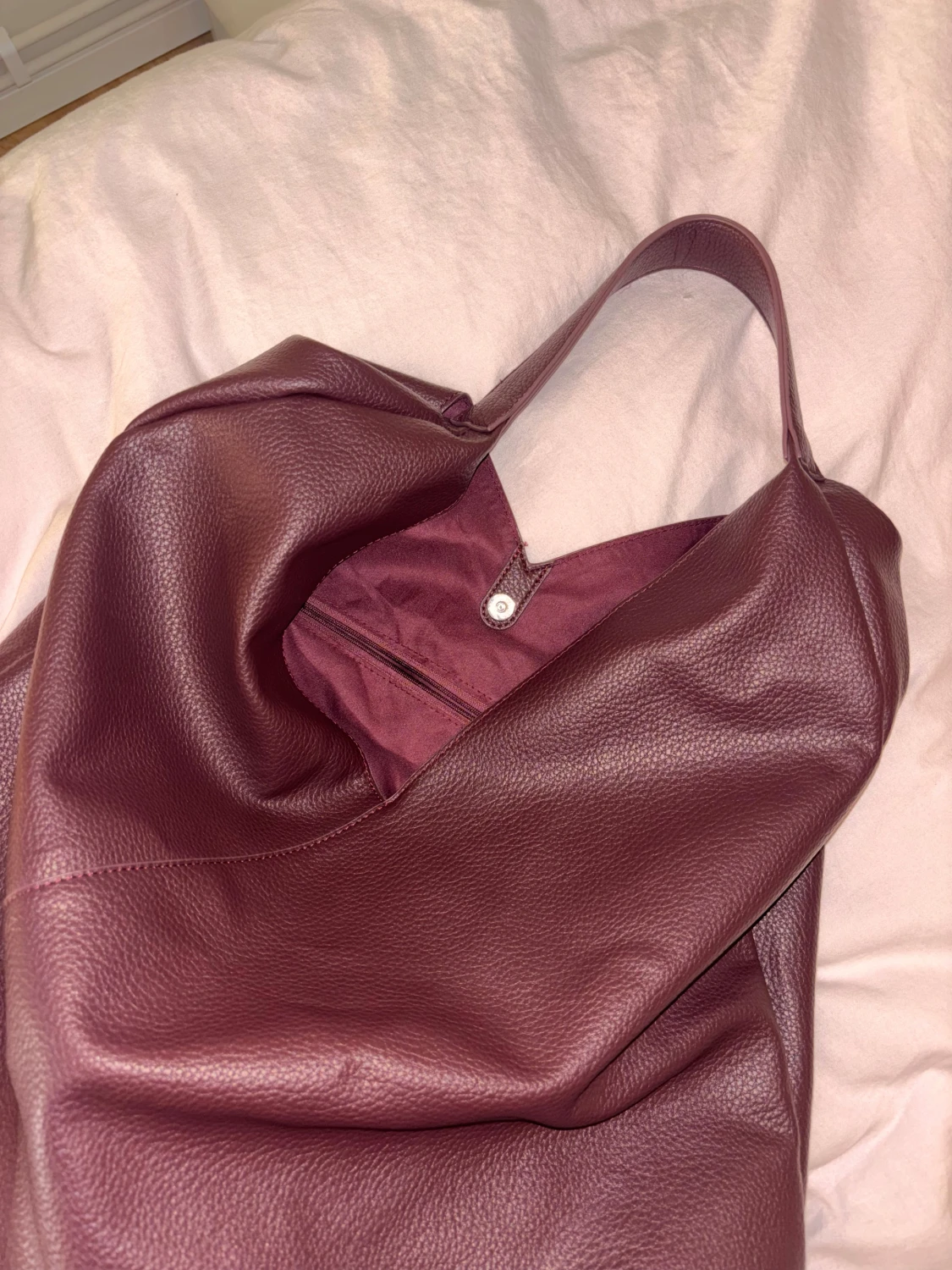 Stor vinröd axelväska - 1