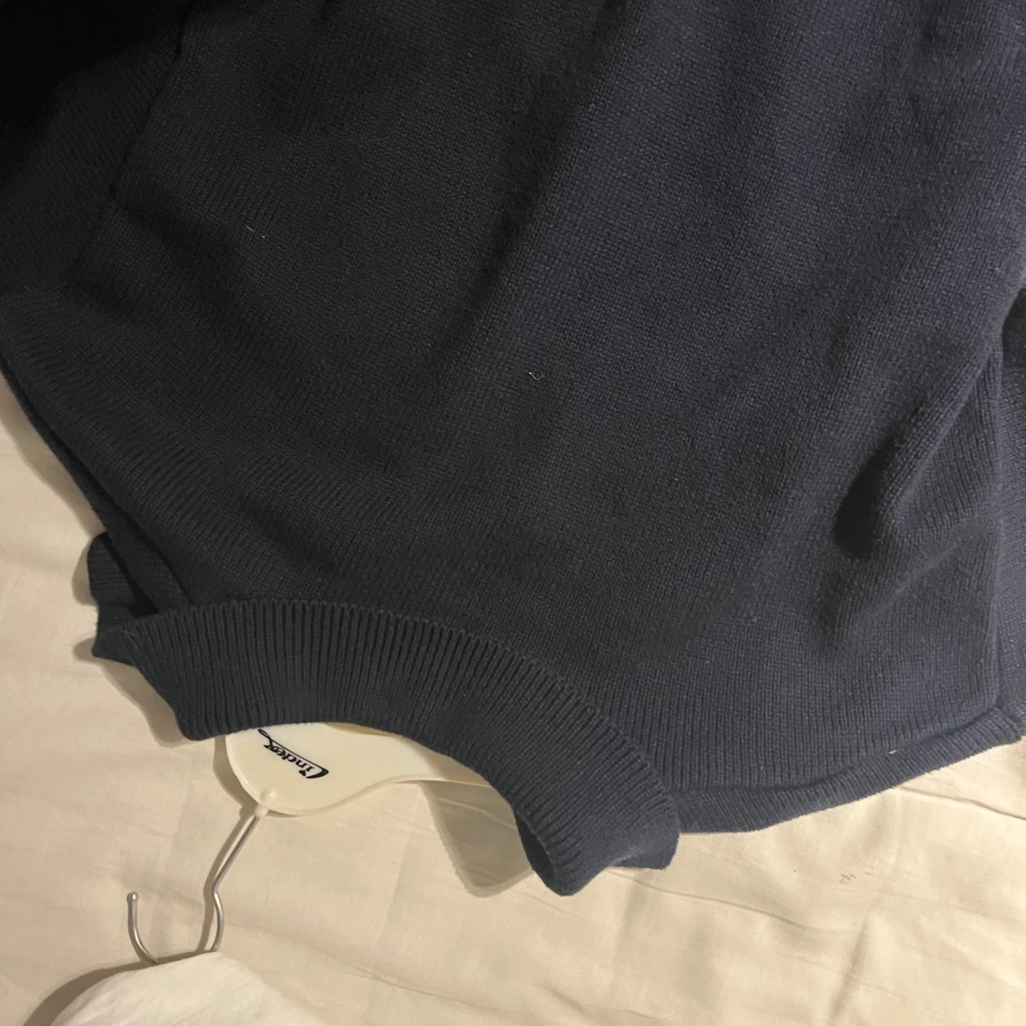 Mörkblå stickad - 4