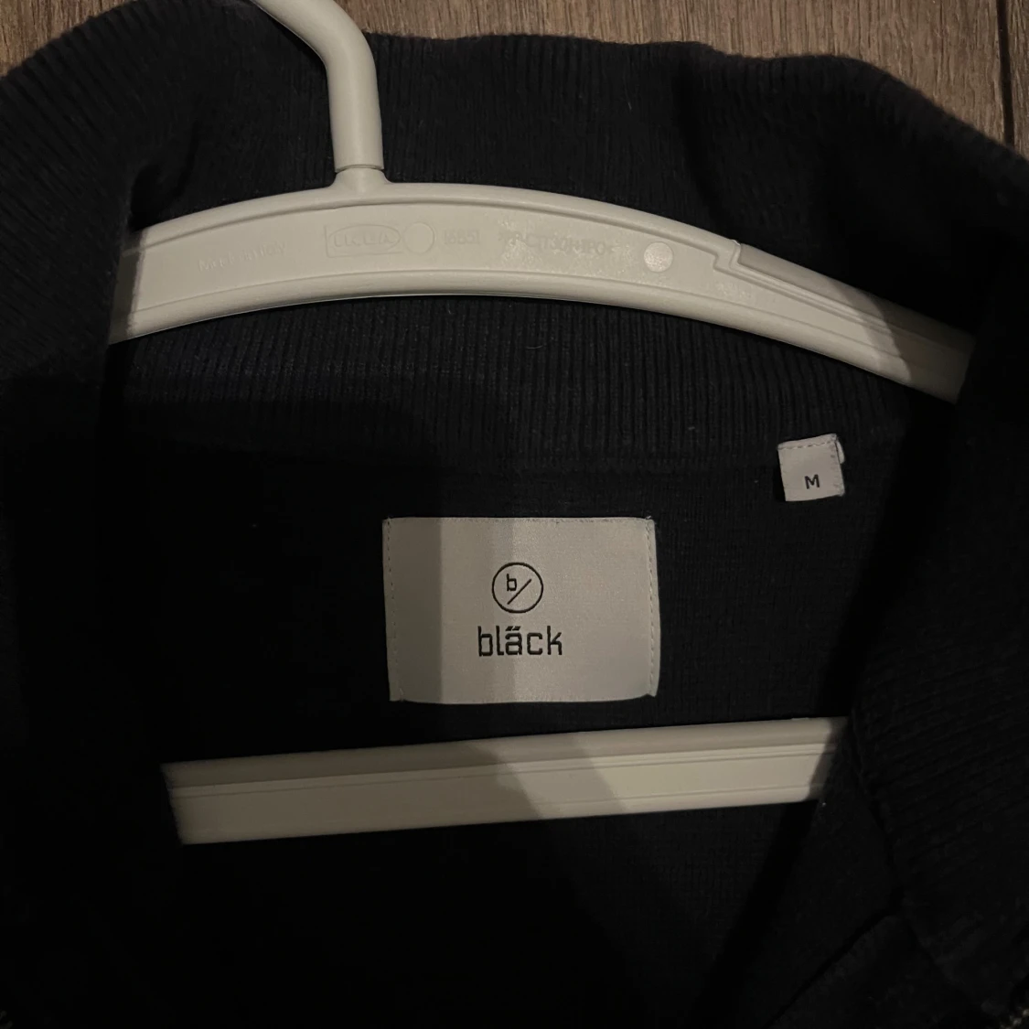 Mörkblå kofta med dragkedja från Bläck - 1