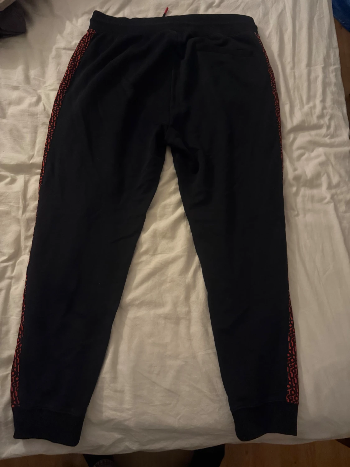 Hugo Boss svarta byxor - 1