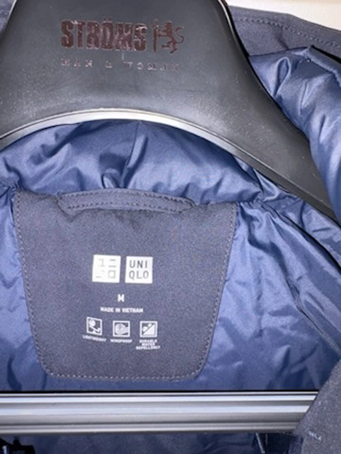 Mörkblå pufferjacka från Uniqlo - 1