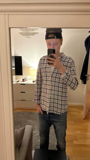 Flanell skjort Bondelid - Säljer nu denna schyssta flanellskjortan, Sitter som en S-M och har en riktigt bra passform! Bara att höra av er vid frågor eller funderingar!😊