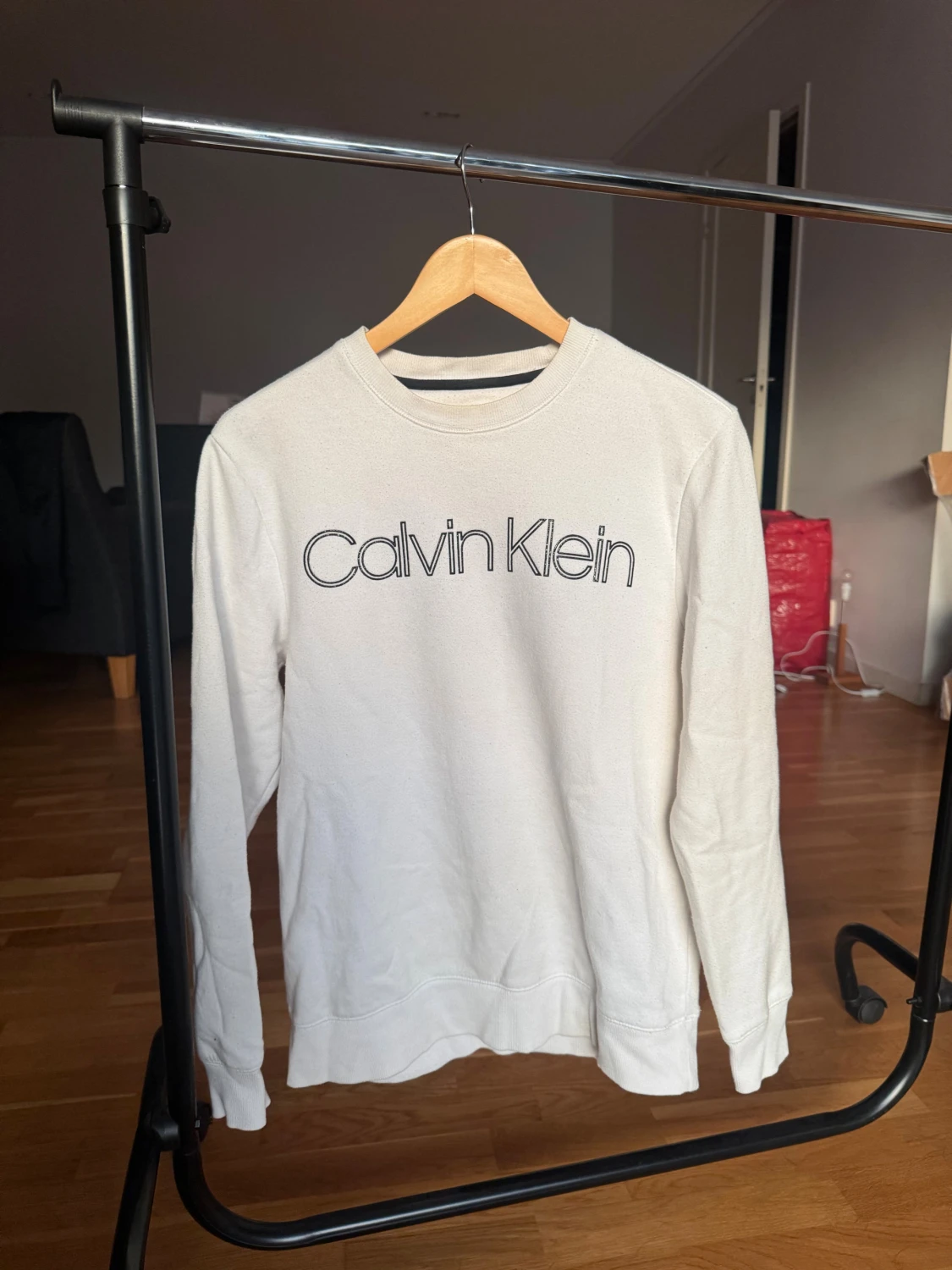 Vit sweatshirt från Calvin Klein.