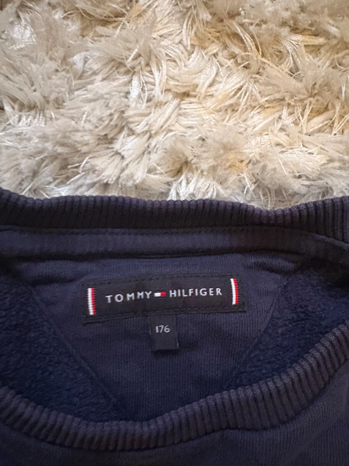 Mörkblå Tommy Hilfiger sweatshirt - 1