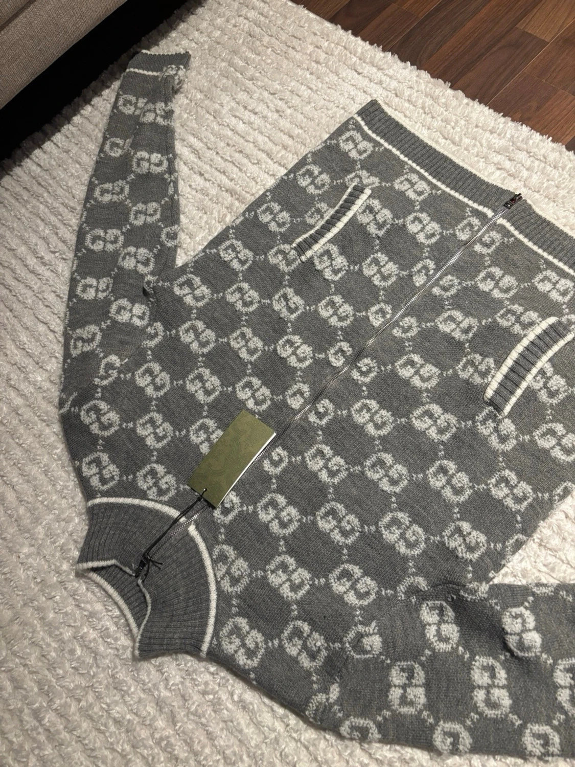 Grå stickad kofta från Gucci - 1