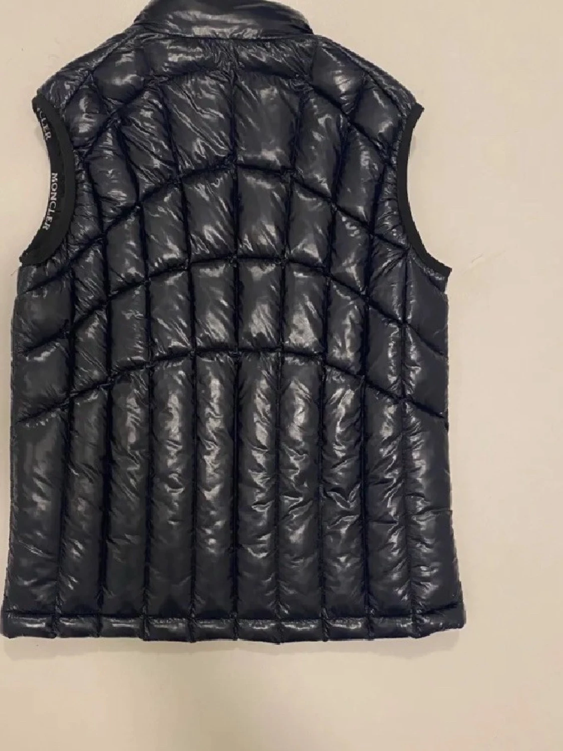 Svart dunväst från Moncler