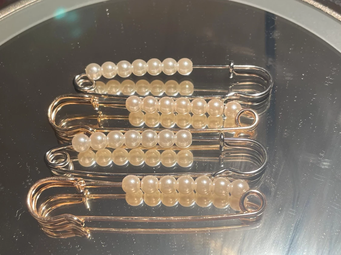 Pärlade säkerhetsnålar i guld och silver - 1