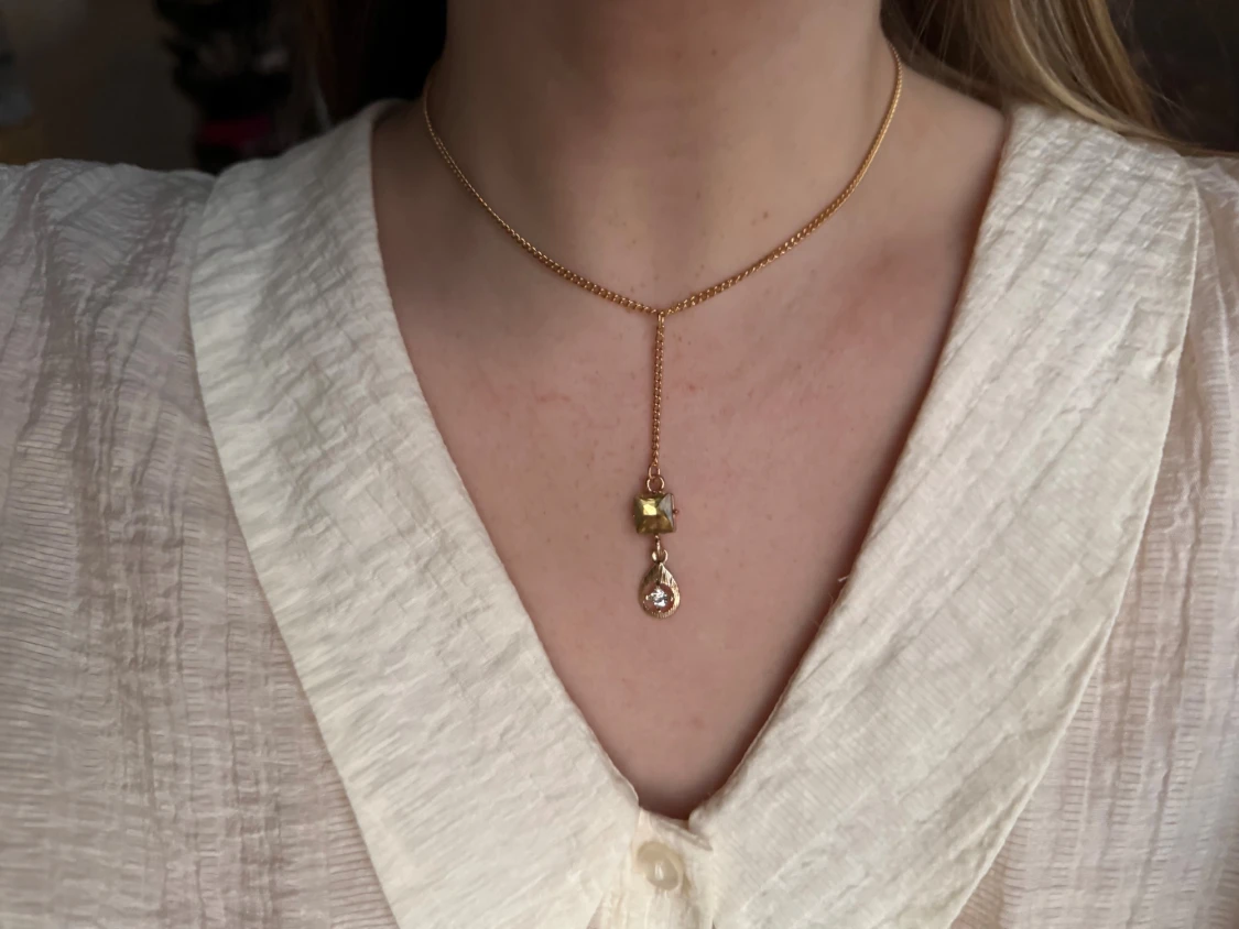 Handgjort repurposed halsband 