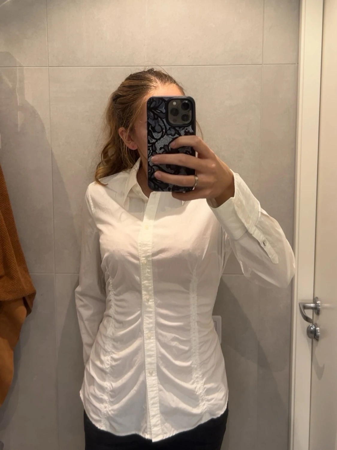 Vit skräddar skjorta med rynkade sidor - 1