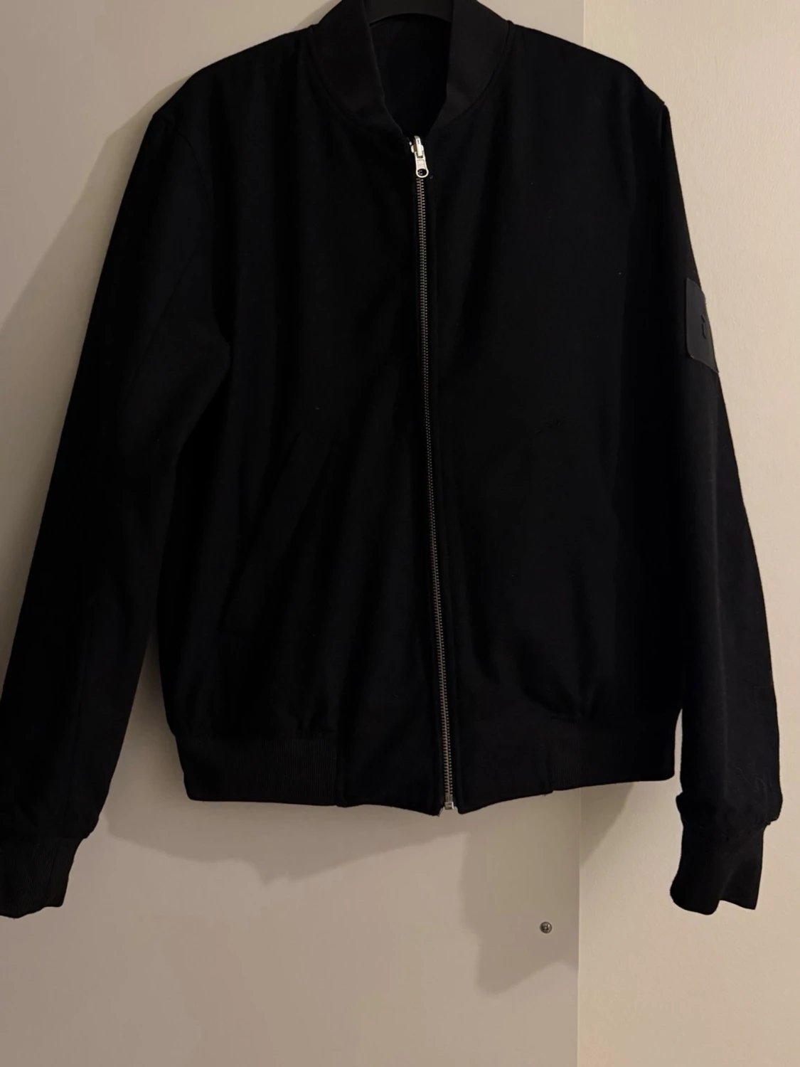 Svart bomberjacka från Peak Performance - 1