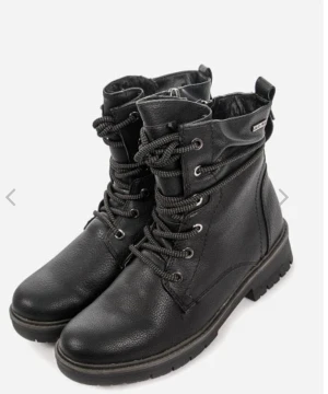 Boots - Tamaris skor i använd skick. Lite sliten på vissa ställen som ni ser på bilderna annars inget fel på dem. Fodrade i storlek 39