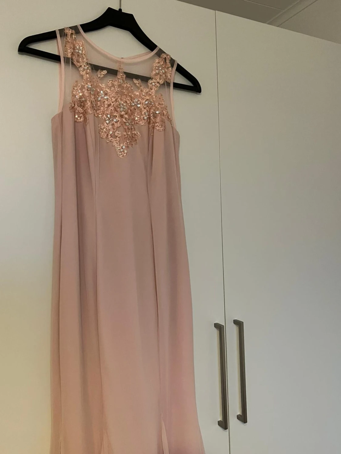 Ljusrosa långklänning med spets och paljetter - 1