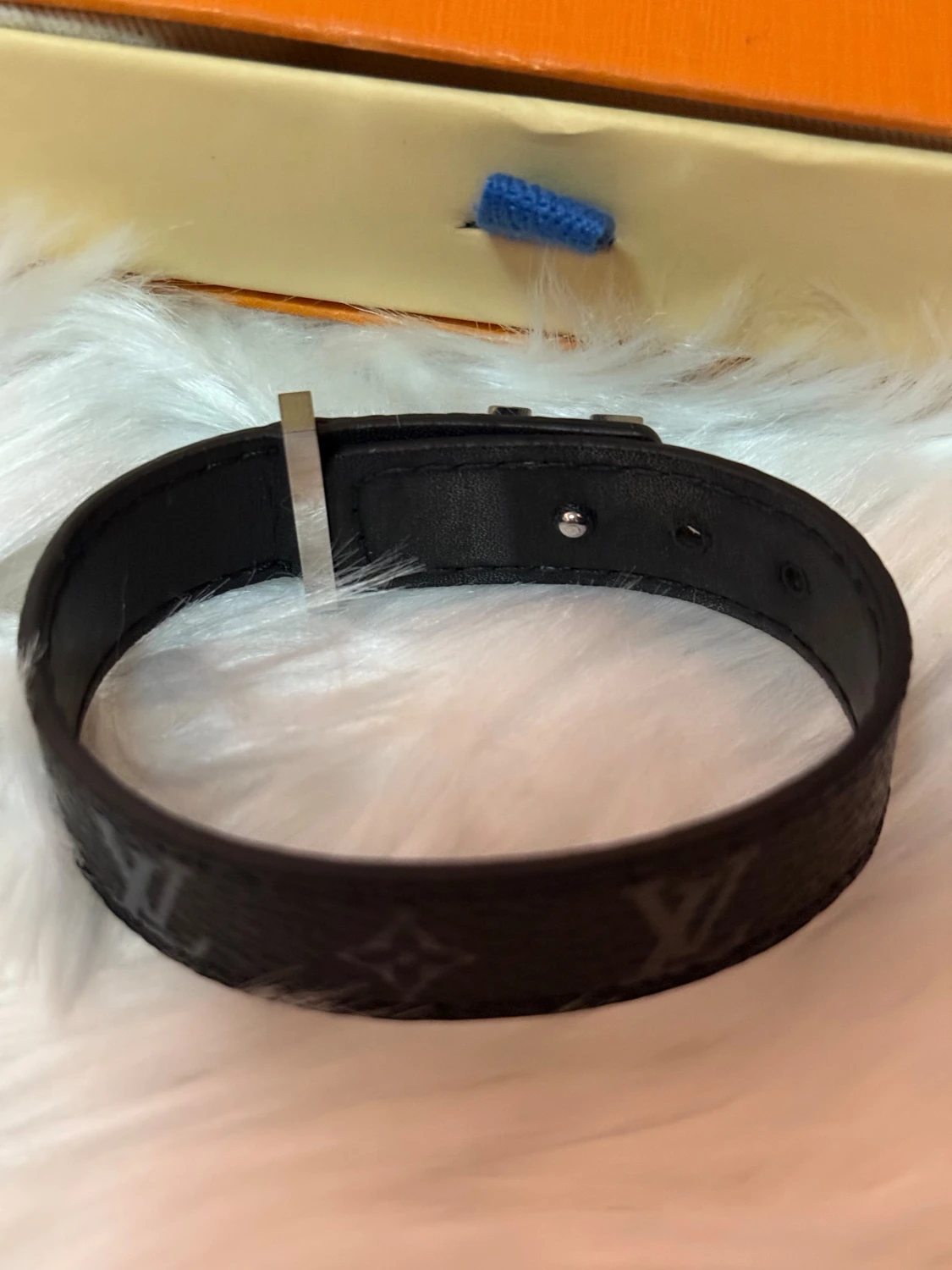 Läderarmband LV - 1