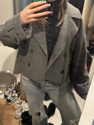 Kappa/trenchcoat - Säljer denna trenchcoaten/kappan från hm 