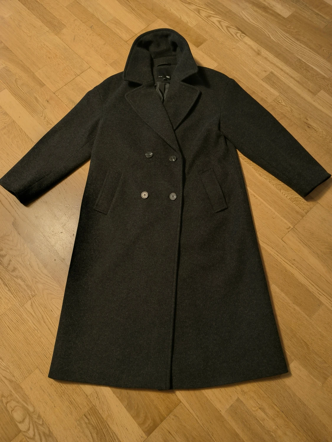 Mörkgrå lång kappa från 157