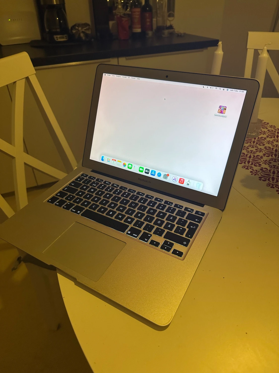 MacBook Air 13-inch (2017) - 2