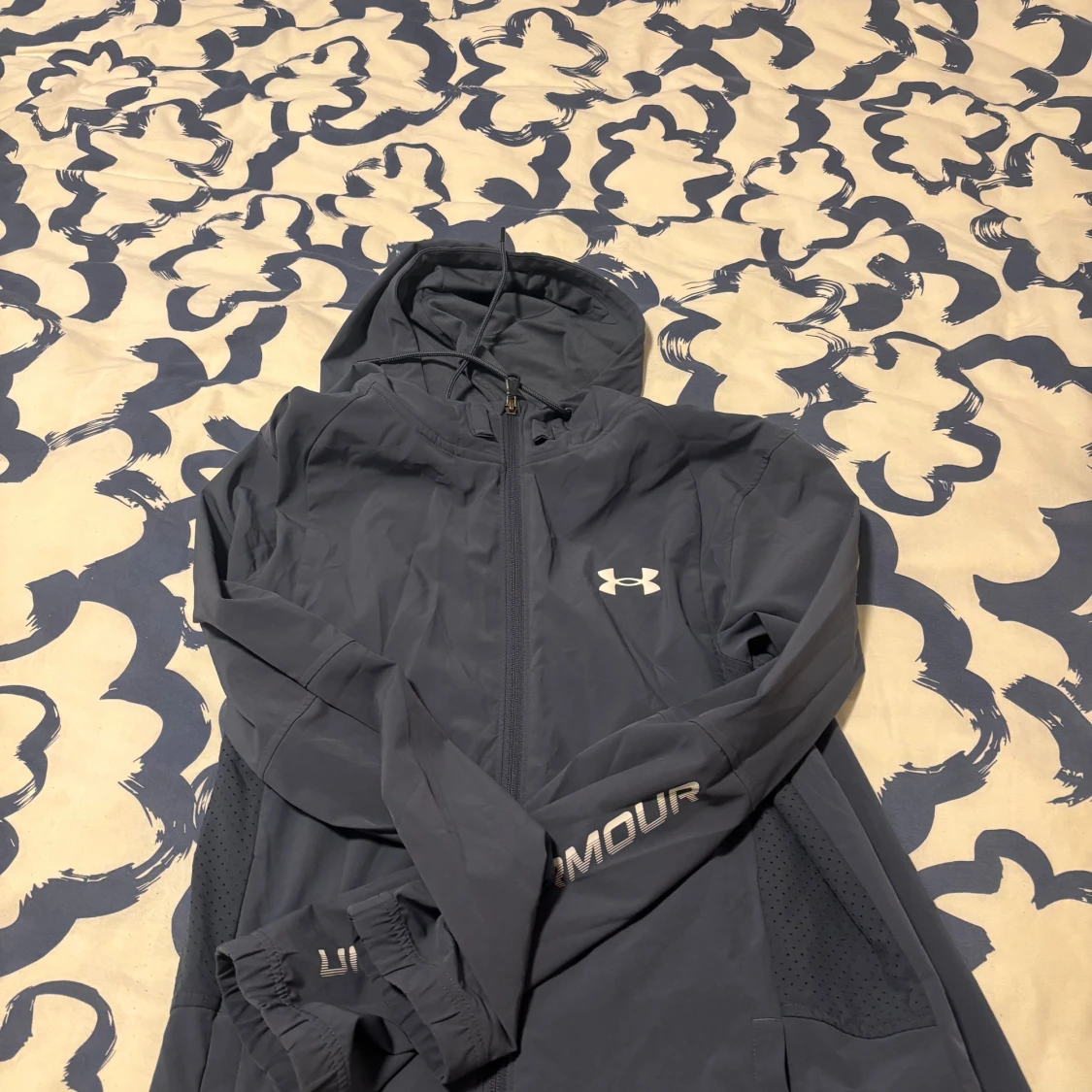 Blå vindjacka från Under Armour