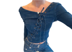 Miss Sixty jeanstopp - Världens snyggaste vintage topp från Miss Sixty!! Bästa kvalitet! Som ny!! Storlek XS men funkar även för mig som har S!🩵🩵🩵🩵