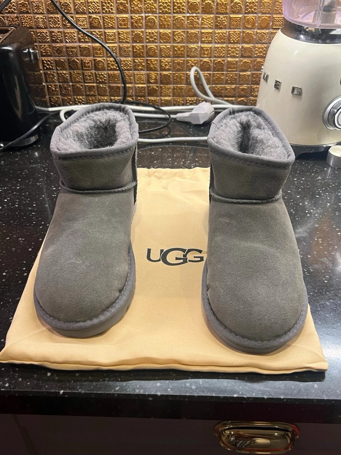 Grå UGG boots med pälsfoder - 1