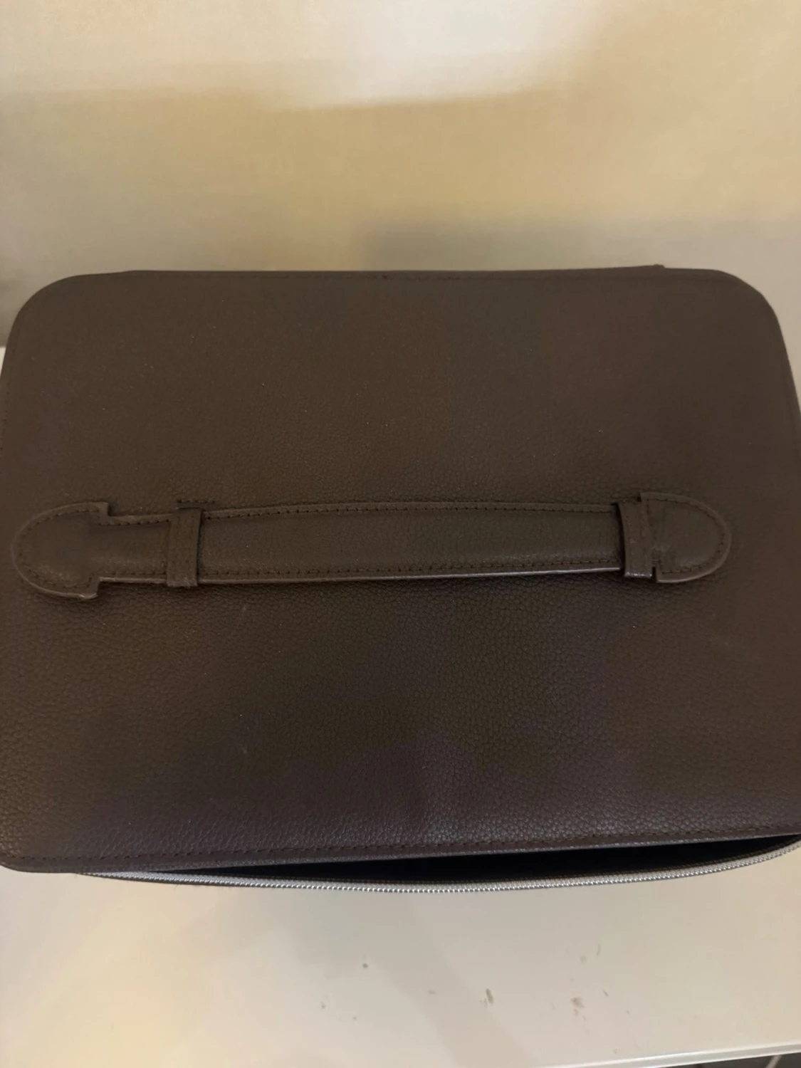 Sminkväska från CAIA i mörkbrunt - 1