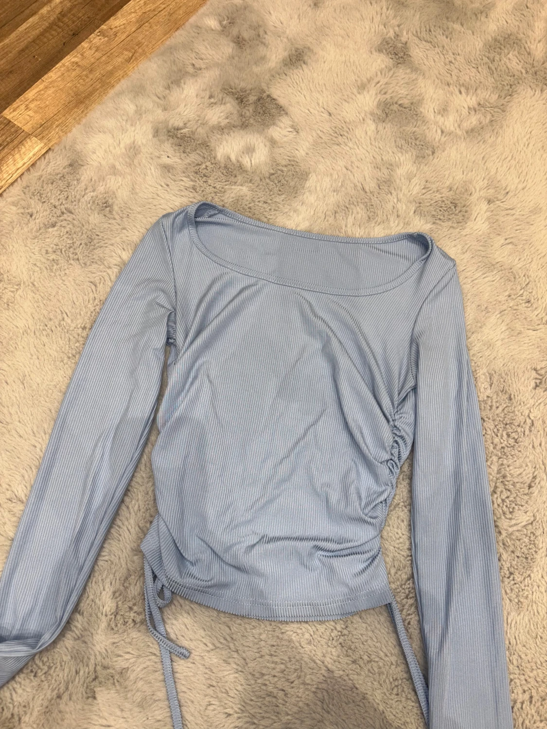 Ljusblå ribbad långärmad topp