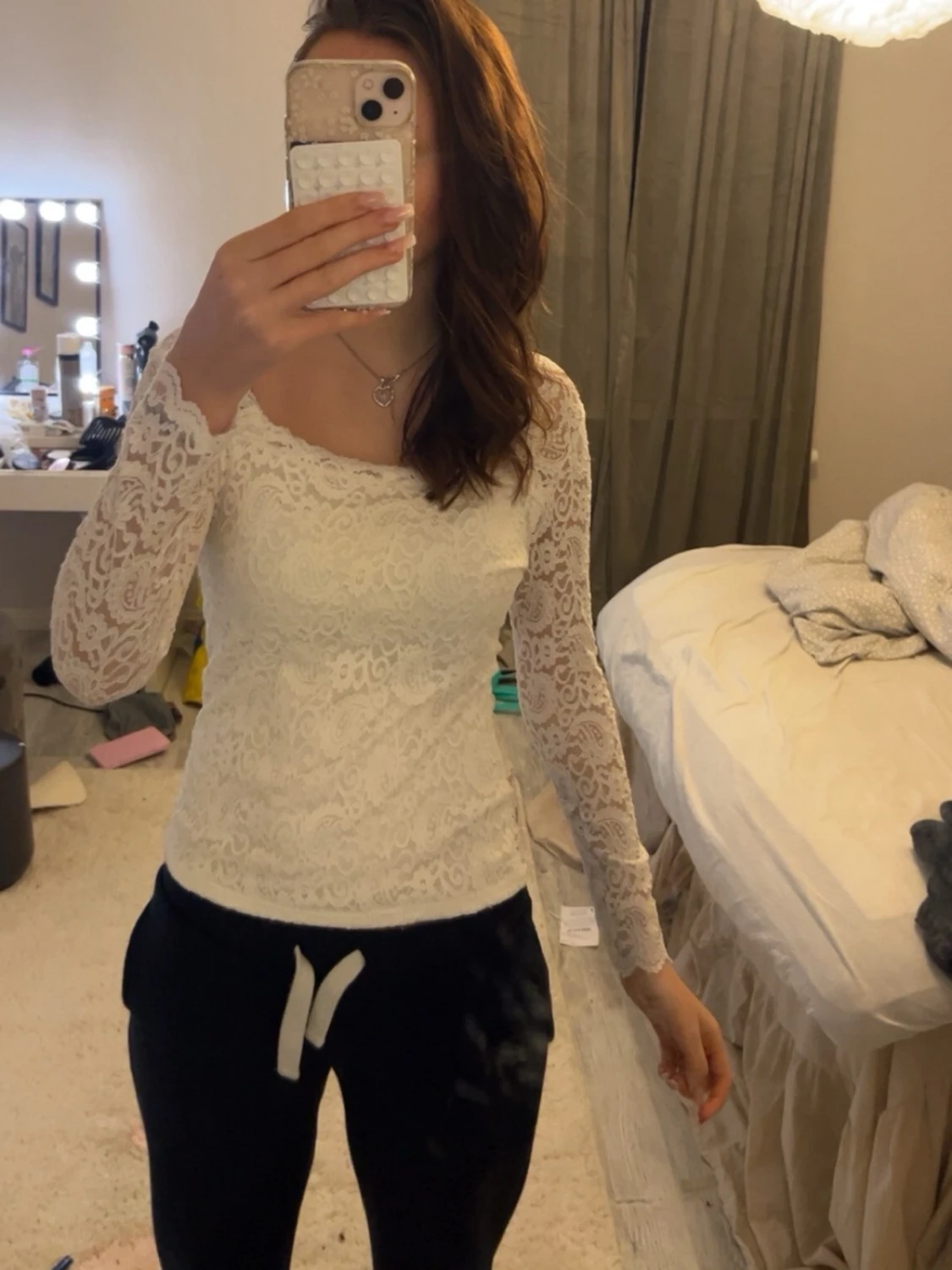 Vit spetsblus med lång ärm - 1