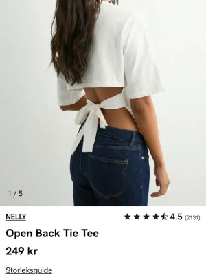 Topp Nelly - Säljer denna knyt topp ifrån Nelly. Den kommer inte till användning. Storlek xs. Skriv för fler frågor eller egna bilder💗