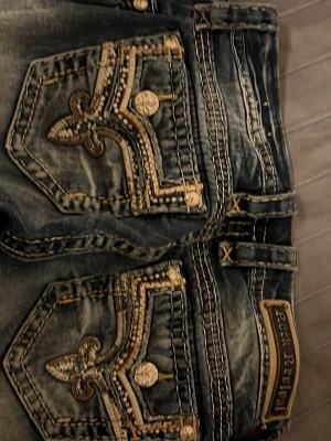 Vintage rock rival jeans bootcut  - Säljer tyvärr för de är för stora vid låren. Passar i längden för dig som är ca 163 
