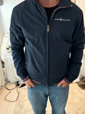 Sail racing jacka - Så fint skick! Passar båda till höst/vinter och vår sålänge det är + grader. 