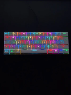 Deltaco Gaming RGB Mekaniskt Tangentbord - Still rent och kompakt mekaniskt tangentbord från Deltaco Gaming med RGB-belysning.