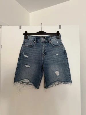Jeansshorts  - Storlek S. Aldrig använda. 