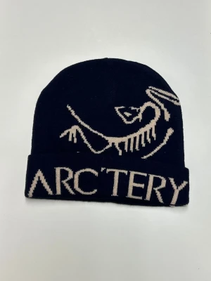 Arcteryx Mössa  - Helt ny aldrig använd. Storlek One Size. Snabb frakt fraktar inom 24h.