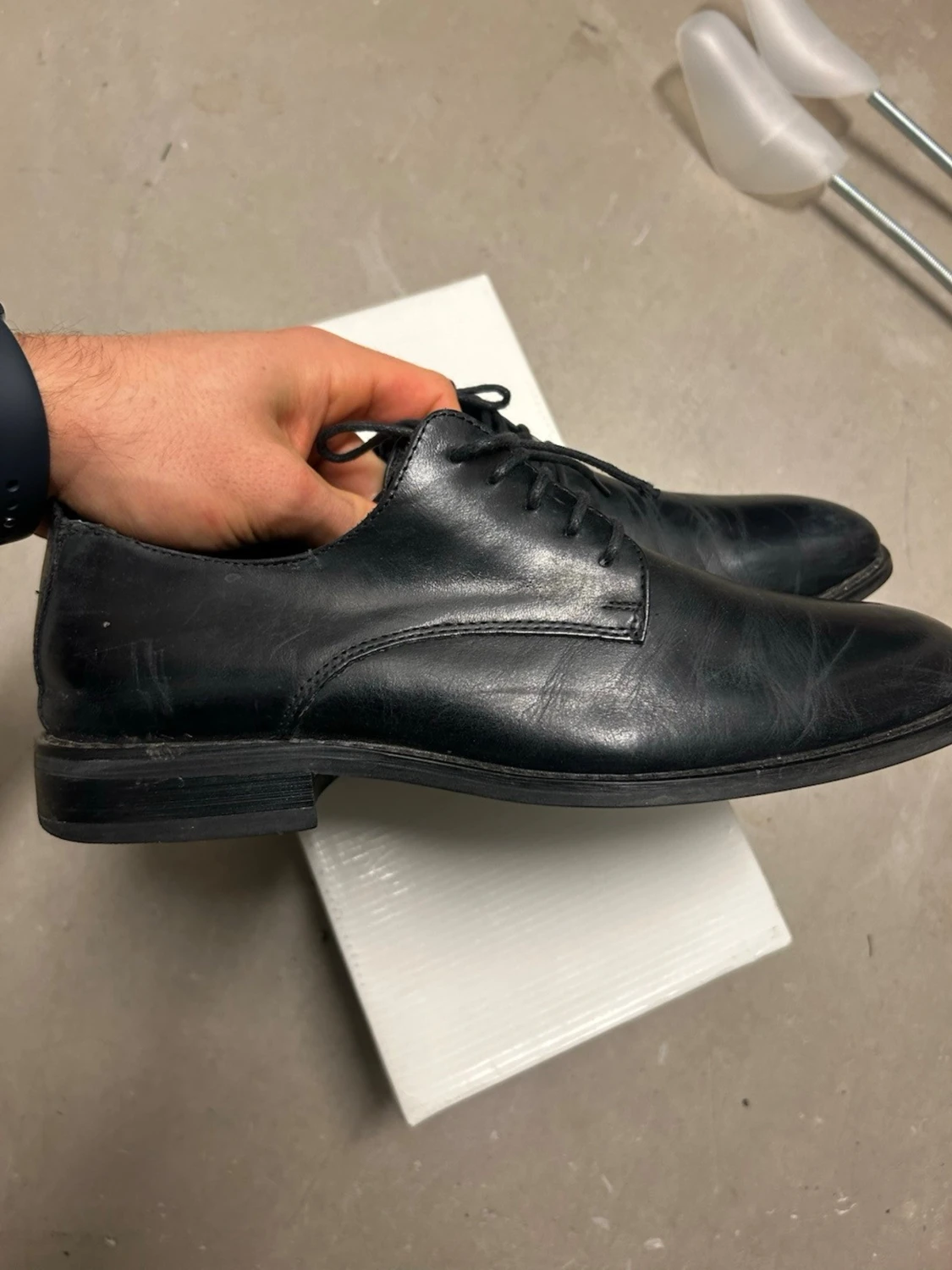 Svarta kostymskor från TILT, strl 42 - 2