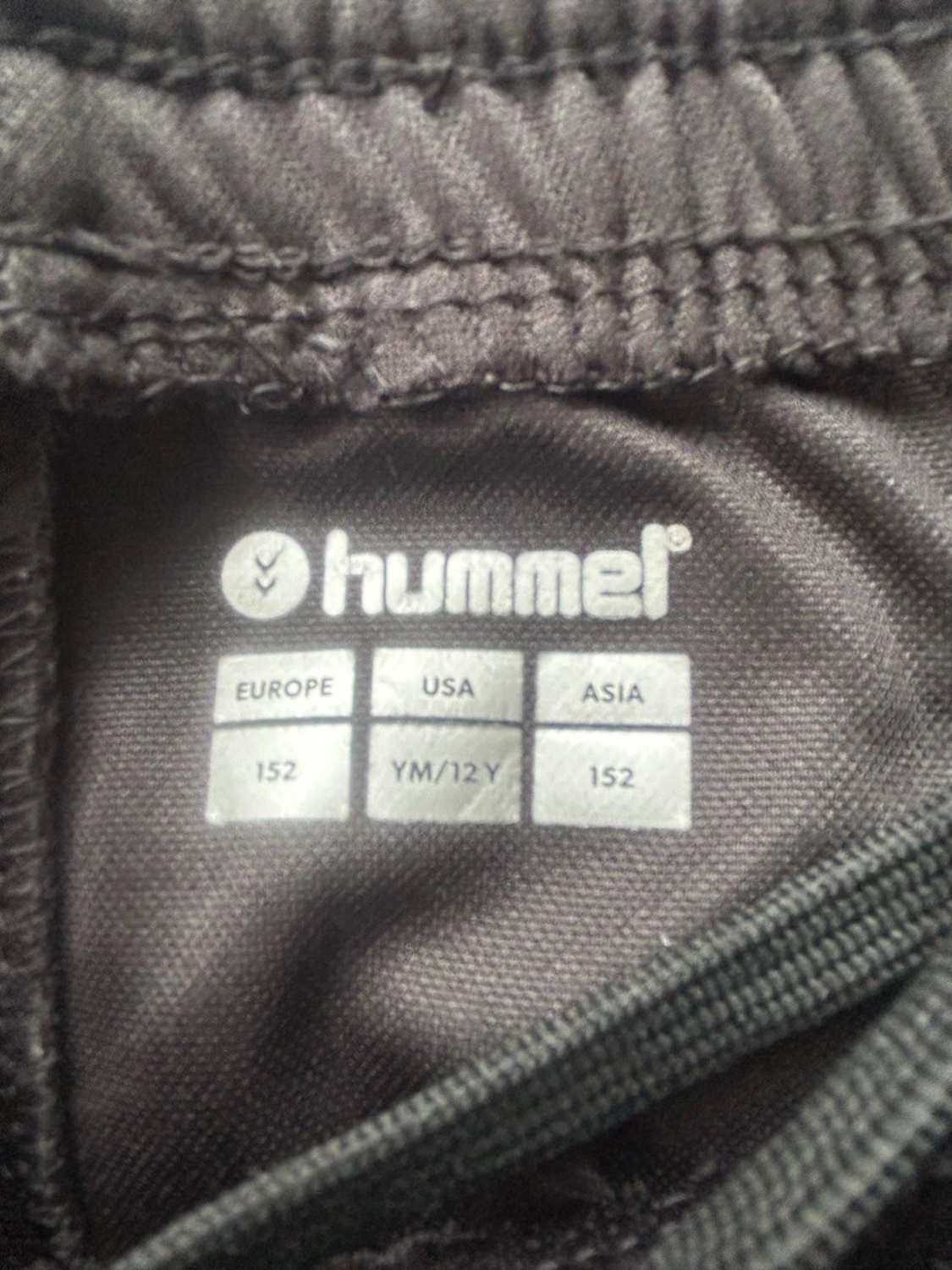 Svarta träningsbyxor från Hummel - 4