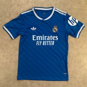 Real Madrid Tredjeställ 25/26 - Storlek S, helt ny!