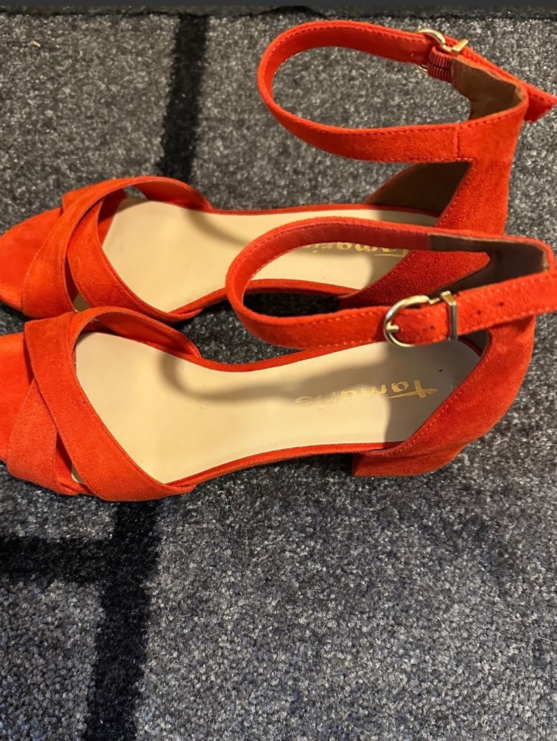 Röda sandaler med klack från Tamaris stl 40 - 2