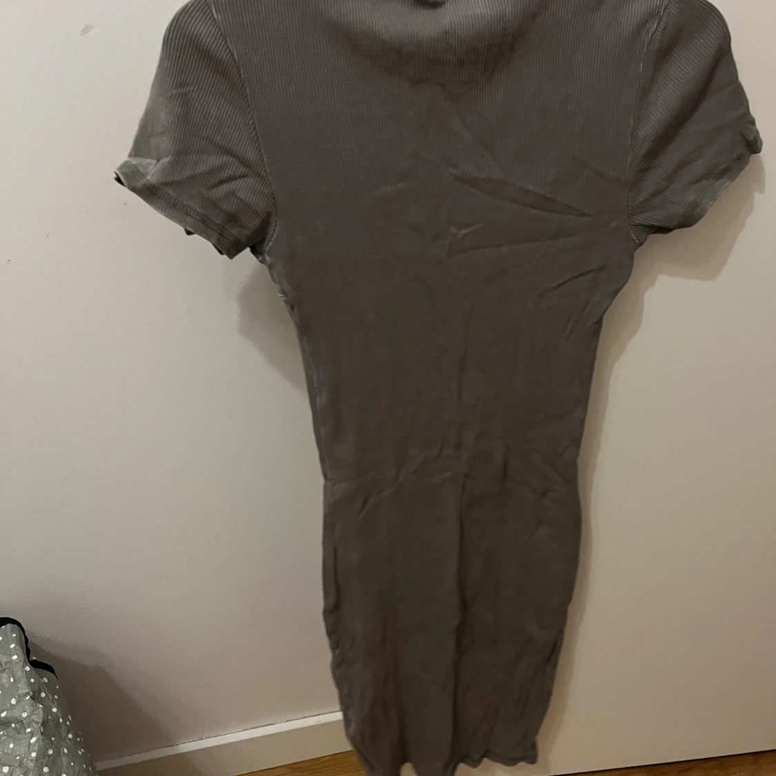 Grå tight kortklänning H&M - 1