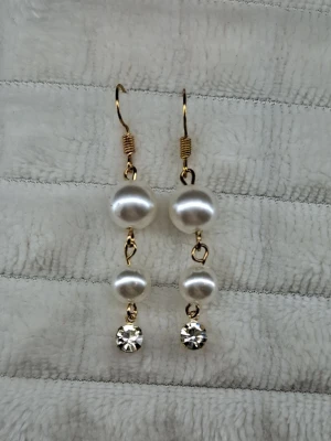 Örhängen med pärlor - Så fina örhängen med pärlor!