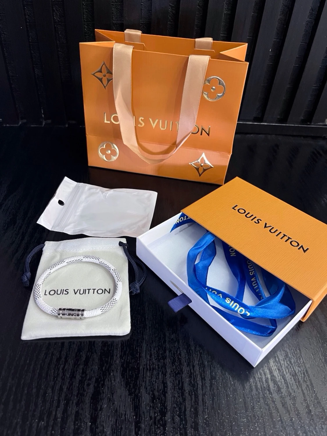 Lv armband