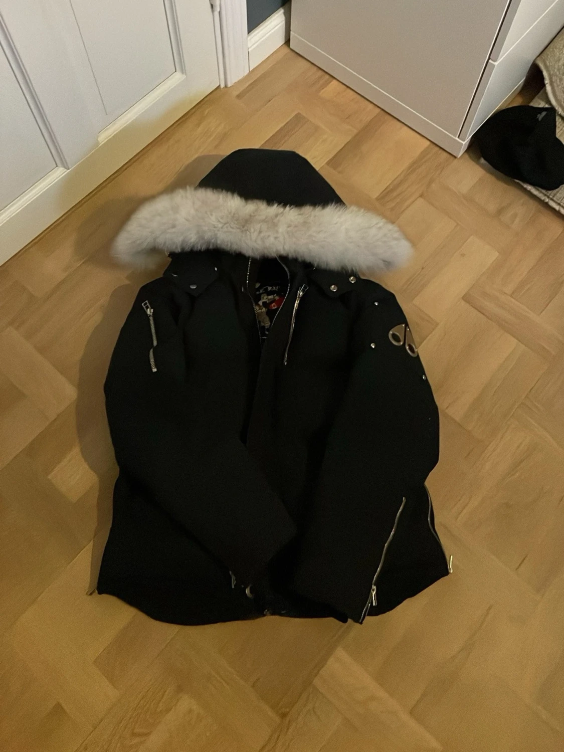 Marinblå Moose Knuckles dunjacka med päls - 1